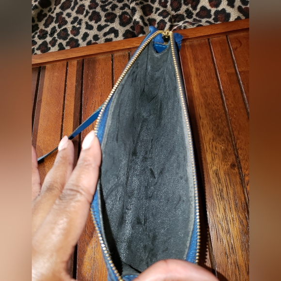 Authentic pre-owned Louis Vuitton Epi Wrislet - Picture 3 of 10